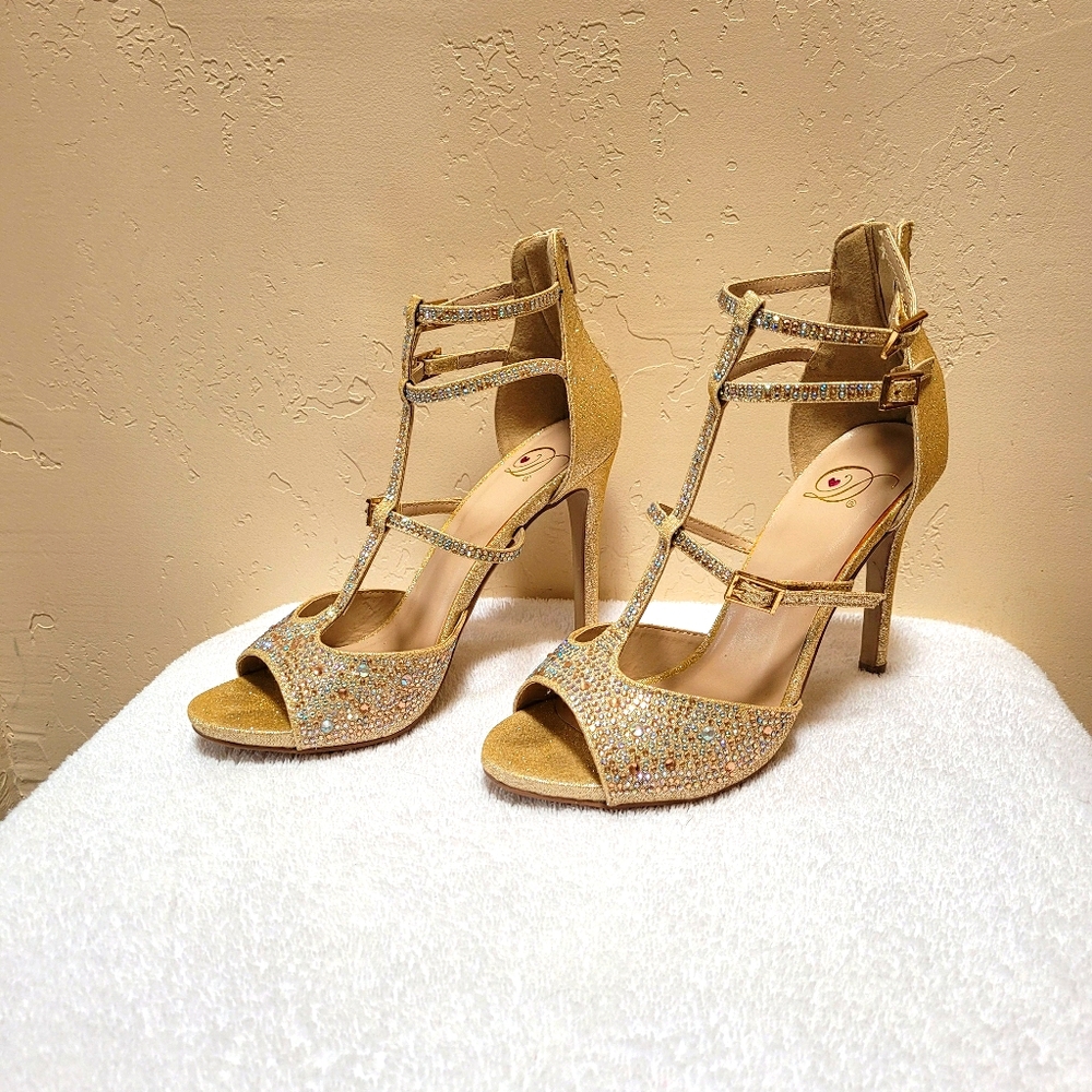 Heels - Picture 4 of 7